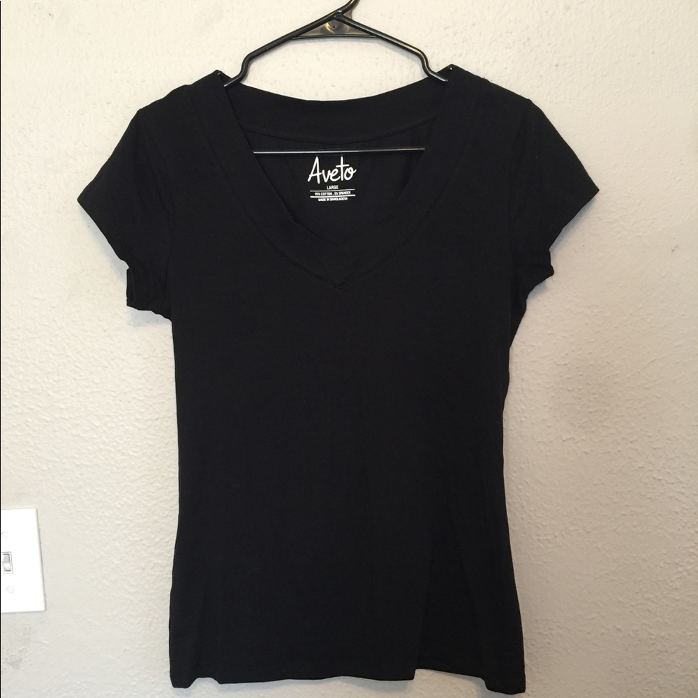 Aveto V neck t shirt size L 95% cotton